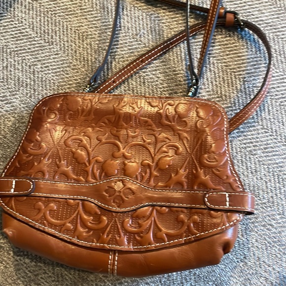 Patricia Nash tooled leather purse with removable strap dust bag included NEW - Picture 3 of 16